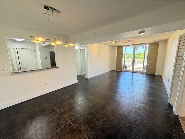 Building Photo - 2711 Ocean Club Blvd
