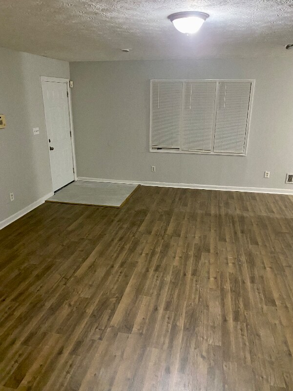 Foto del edificio - 6004 Regent Manor