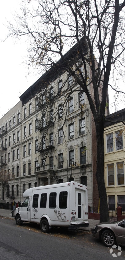 Building Photo - 161 Vernon Ave