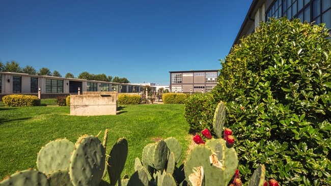 Building Photo - Spur Line Lofts