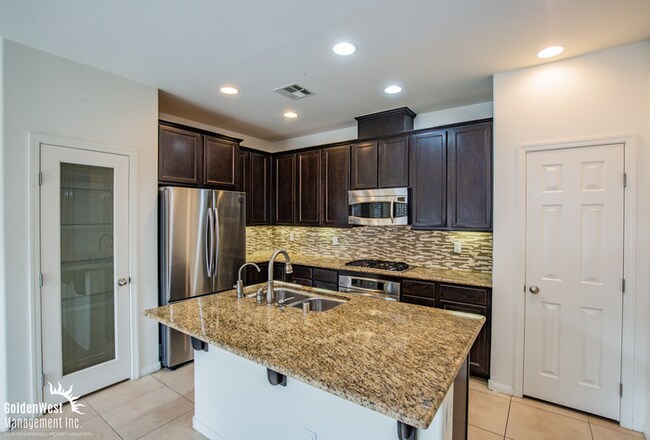 Foto del edificio - Beautifully Maintained 3Bdm 2.5Ba Two-Story Home nestled in a desirable Southwest Las Vegas neigh...