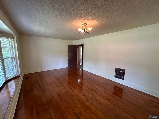 Building Photo - 209 6th St NE