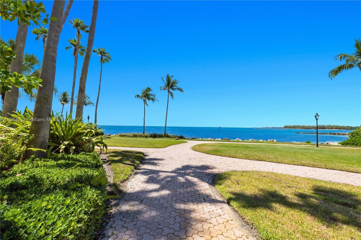 Foto principal - 15212 Fisher Island Dr