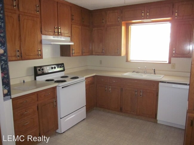 Building Photo - 3 br, 2 bath House - 717 Oak
