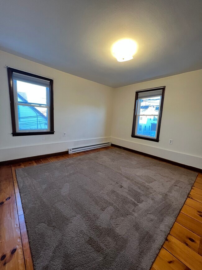 Foto del edificio - 111 W Hollis St