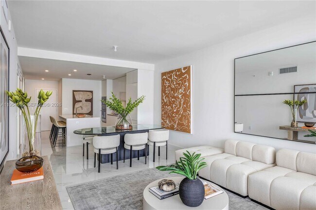 Foto del edificio - 700 NE 24th St