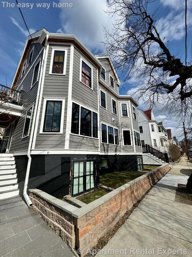 Building Photo - 8 Charnwood Rd