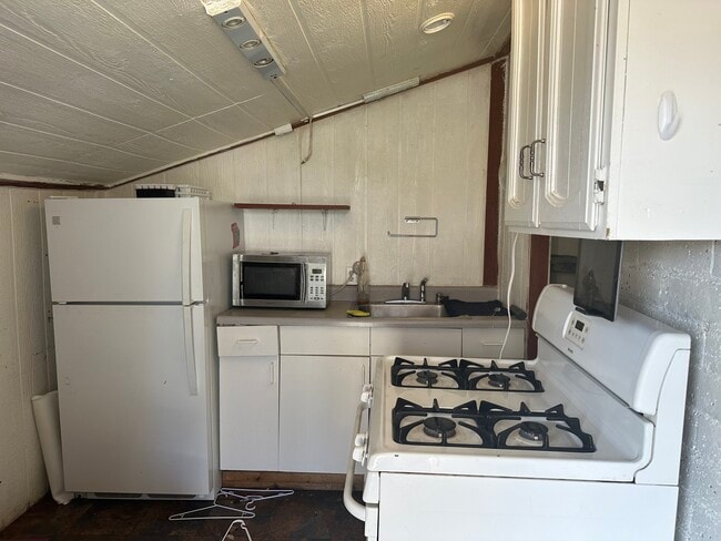 Building Photo - 131 Crowley Lake Dr