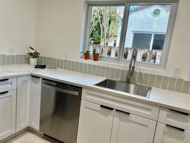 Building Photo - 1623 Johnson St