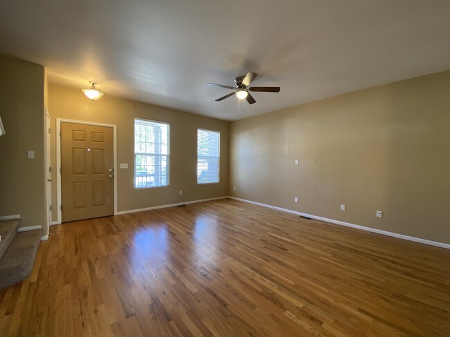 Building Photo - 7854 Sandy Springs Point