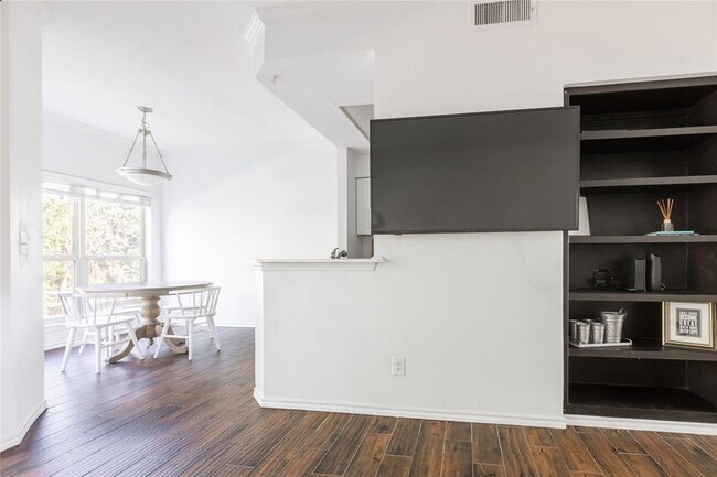 Building Photo - 6000 Shepherd Mountain Cove