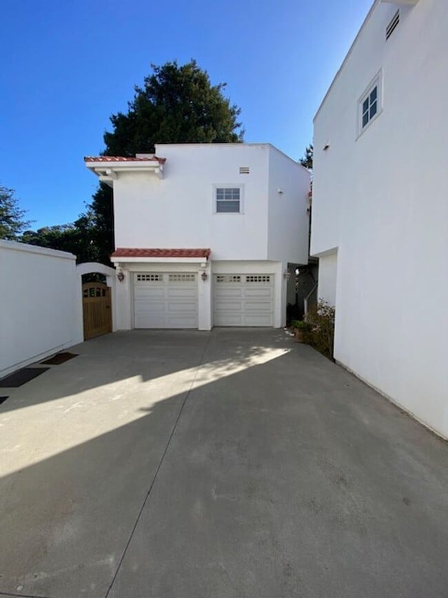 Building Photo - 794 Lighthouse Ave