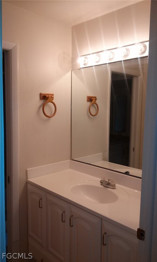 Foto del edificio - 6182 Principia Dr