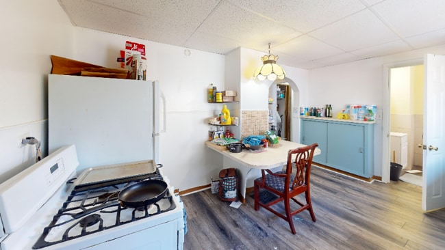 Building Photo - 33 Schubert St