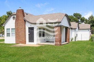 Building Photo - 210 E Will Rogers Blvd