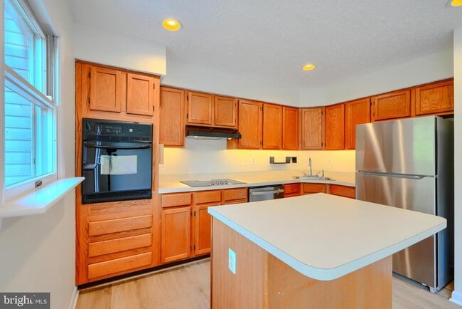 Building Photo - 3409 Howell Ct