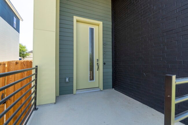 Building Photo - 6121 Sendero Hills Pky