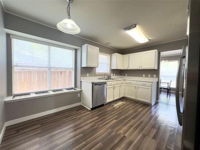 Foto del edificio - 711 Spring Brook Ln