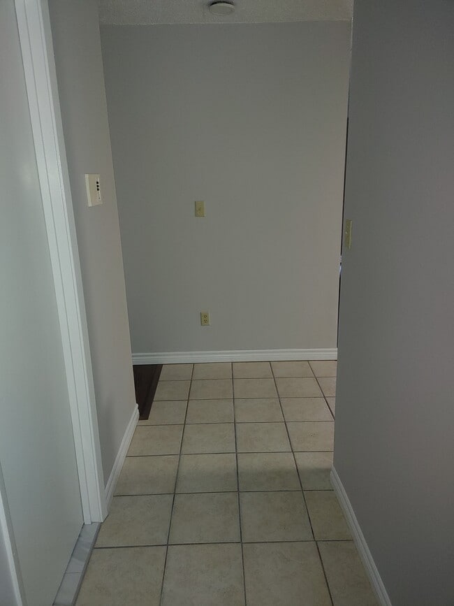 Building Photo - 723 Tecumseh Rd E