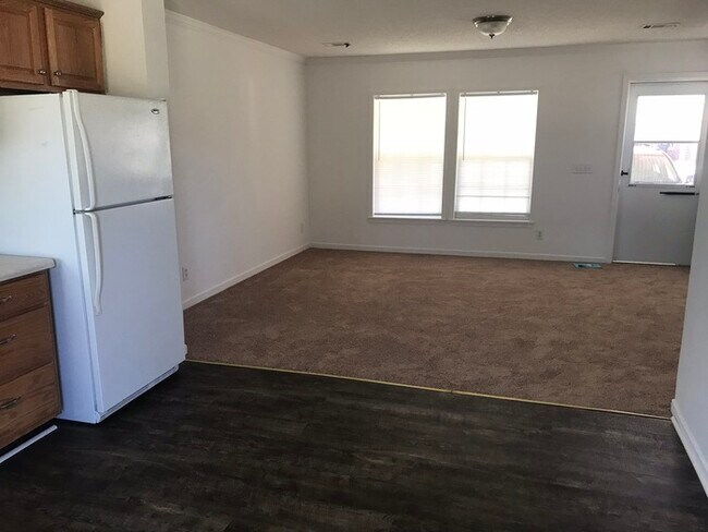 Foto del edificio - 3 bedroom 2 bath Oak Grove