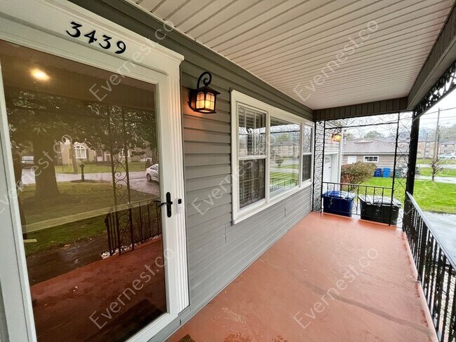 Building Photo - 3439 Alta Vista Dr