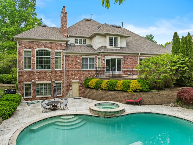 Foto del edificio - 12932 Sunset Bluff Ct