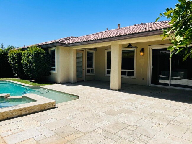 Foto del edificio - 250 Via San Lucia