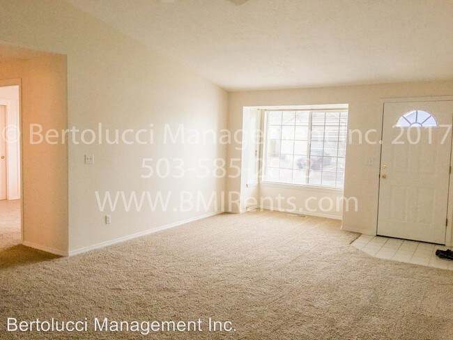 Building Photo - 1531 Canary Ct NE