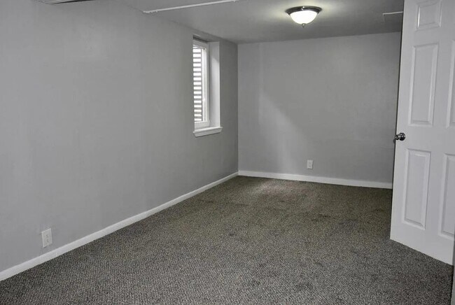 Foto del edificio - 651 Cheney St