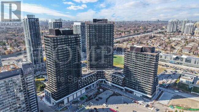 Photo du bâtiment - 68 Esther Shiner Blvd