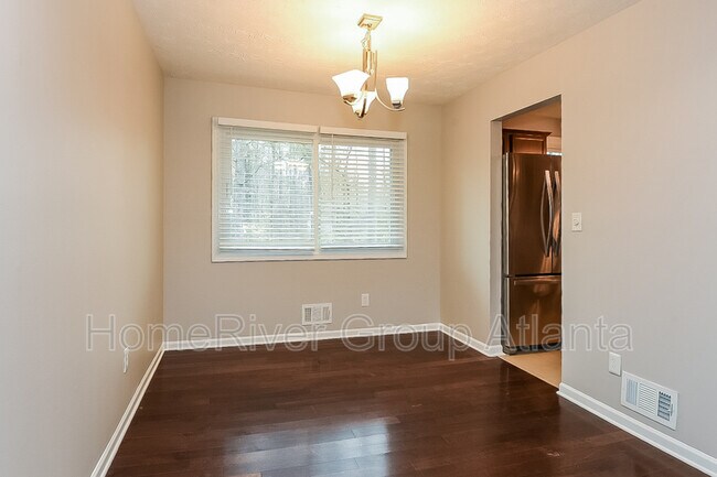 Building Photo - 461 Barnsdale Dr
