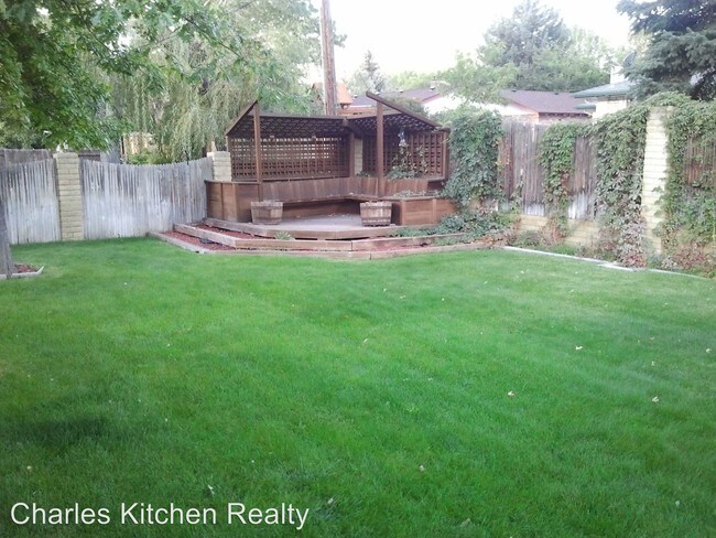 Building Photo - 1008 W Sunset Way