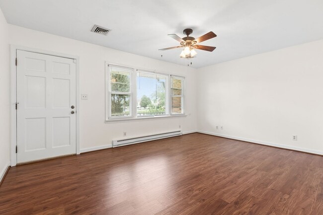 Building Photo - 3605 Weiss Ln