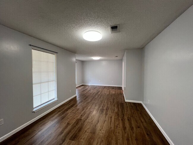 Foto del edificio - 13085 Friendship Rd