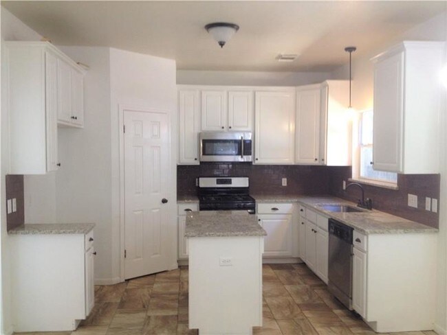 Building Photo - 8104 Longdraw Dr