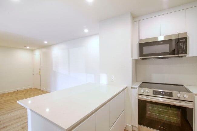 Building Photo - 3555 Cote-des-Neiges Road