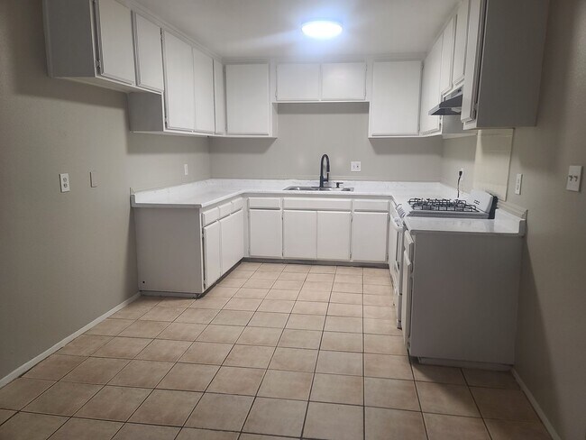 Foto del edificio - 1079 Patterson Ave