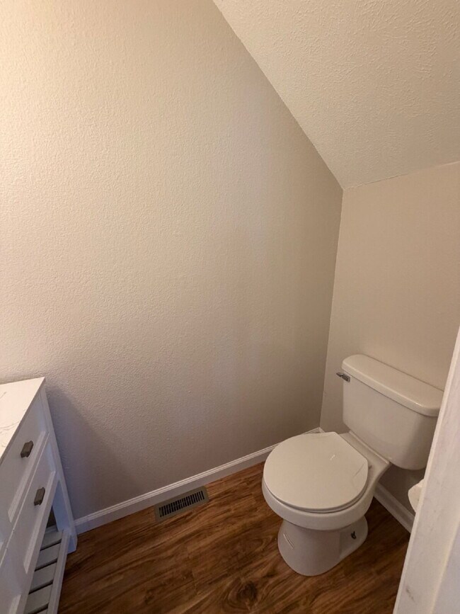 Foto del edificio - "Charming 4-Bedroom Home with 2.5 Baths on Knox Avenue – A Cozy Retreat in Hollister, MO!"