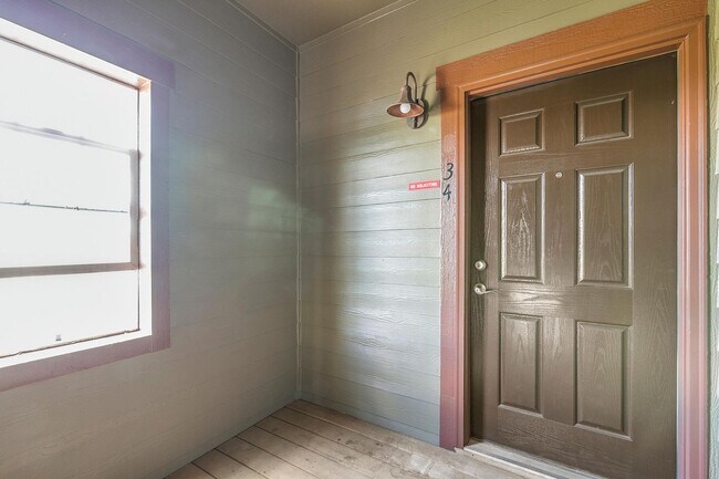 Foto del edificio - 5220 Boardwalk Dr