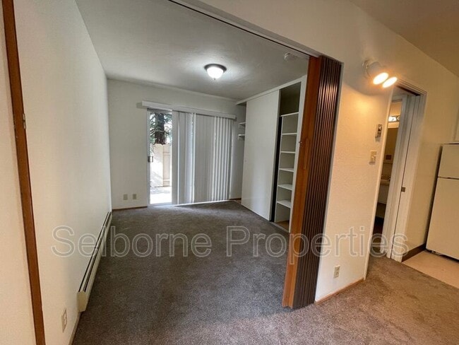 Building Photo - 443 Lee St