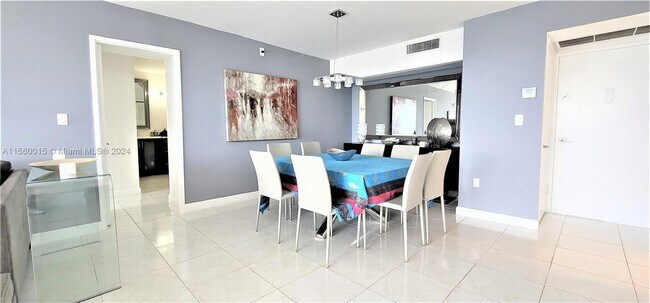 Foto del edificio - 3731 N Country Club Dr