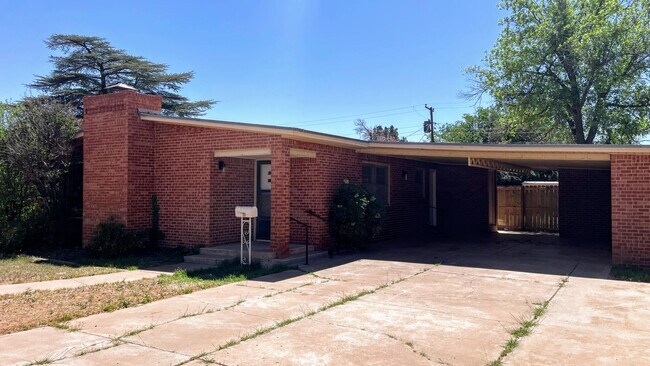 Building Photo - Modern Comfort Meets Texas Charm in this 3-bedroom, 2-bath single-family Lamesa home!