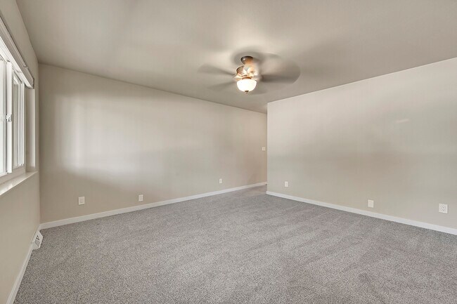 Building Photo - 2742 W 22nd Street Dr