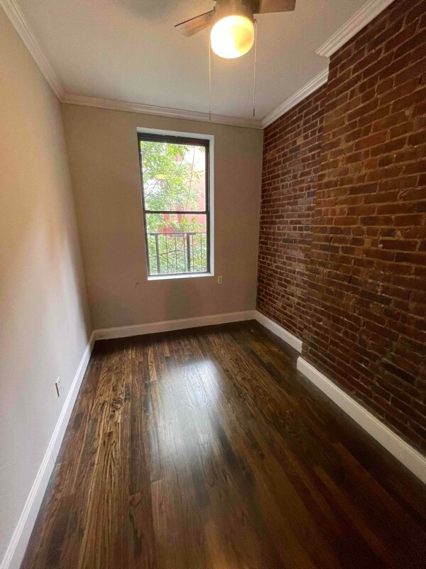Building Photo - 724 10th Ave
