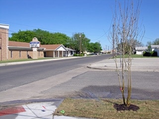  - 401 W Avenue E