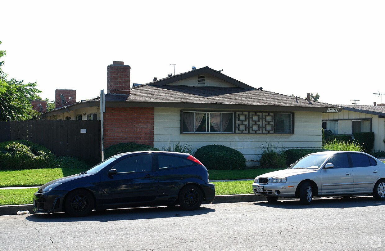 Foto del edificio - 173-183 N Holly St