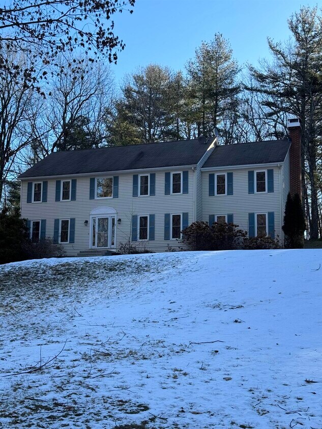 Primary Photo - 6 White Oak Ln
