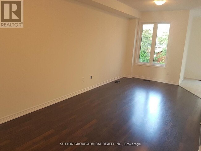 Building Photo - 38 Greenwood Dr