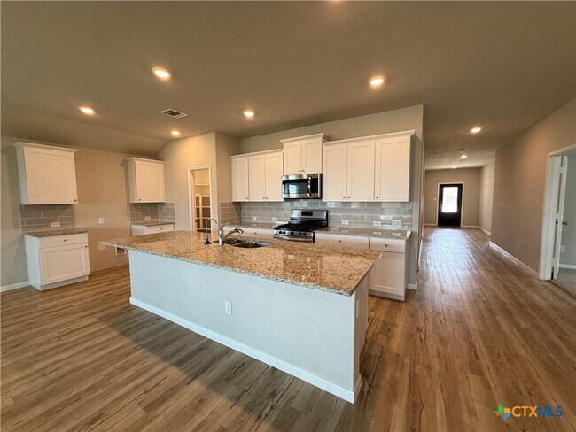 Foto del edificio - 554 Blue Stem Rd