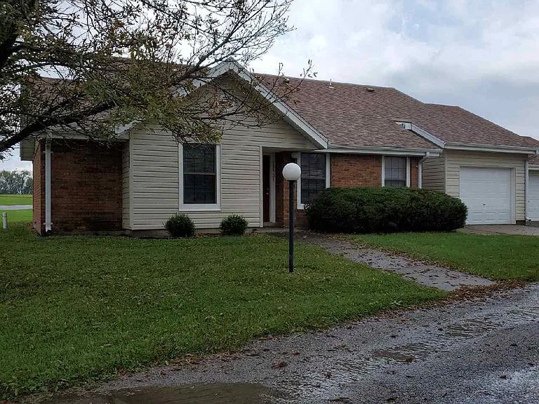 Primary Photo - 118 SE 1161